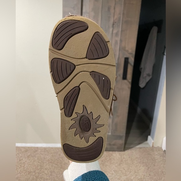 UNIQUE UGG AUSTRALIA LACE-UP BOOTS - Picture 2 of 5